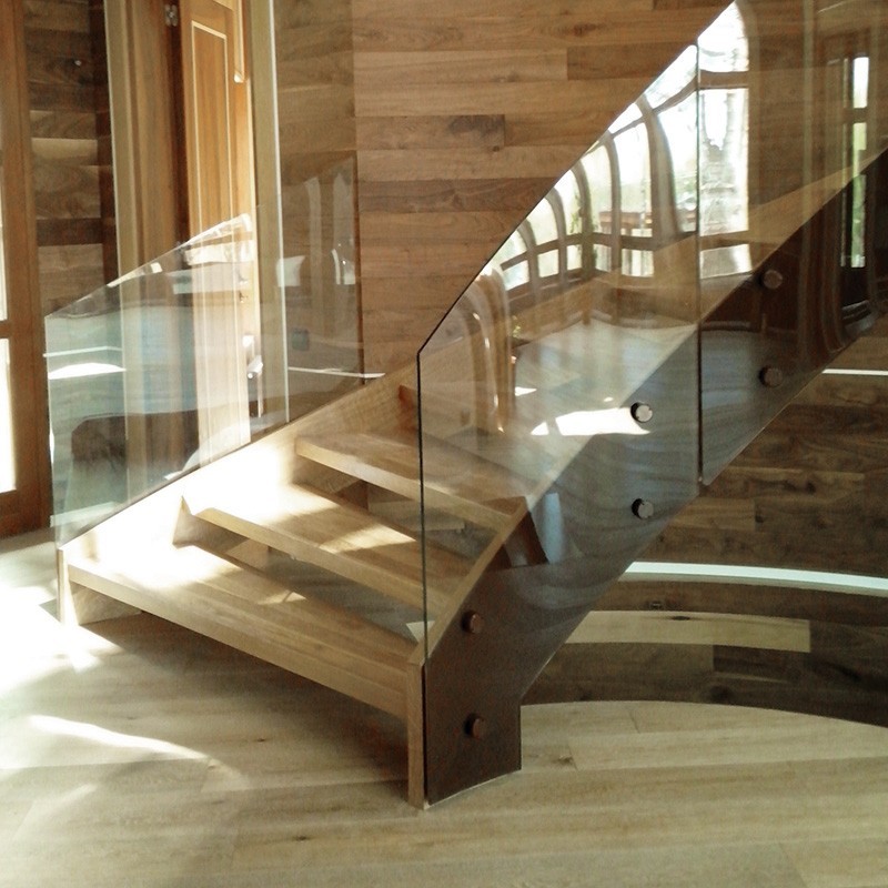 ограждения стекло на деревянной лестнице фото