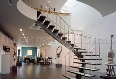 Изготовление лестниц для загородного дома купить в Алматы