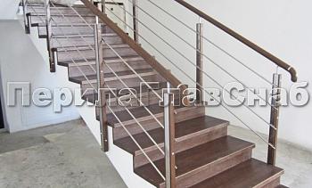 Ограждение со стойками из шлифованной нержавеющей стали с боковым крепежом, со вставками из дерева в Алматы. Готовые проекты ПерилаГлавСнаб