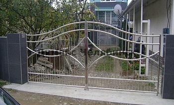 Нержавеющие двустворчатые калитки с вертикальным заполнением в Алматы. Готовые проекты ПерилаГлавСнаб