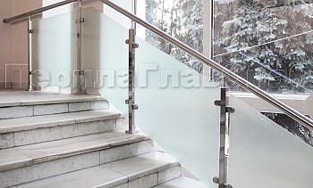 Ограждениие из нержавейки со стеклом для окон в Алматы. Готовые проекты ПерилаГлавСнаб