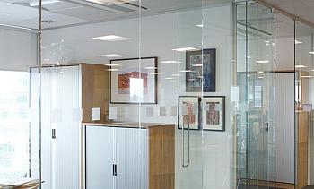 Стеклянные перегородки премиум для офиса в Алматы. Готовые проекты ПерилаГлавСнаб
