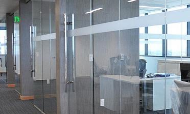 Цельностеклянные перегородки для офиса купить в Алматы