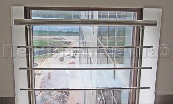 Межэтажное ограждение из нержавеющей стали с торцевым креплением для окон в Алматы. Готовые проекты ПерилаГлавСнаб