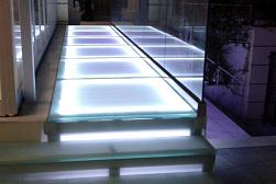 Стеклянные полы и подиумы в Алматы. Готовые проекты ПерилаГлавСнаб - фото 1