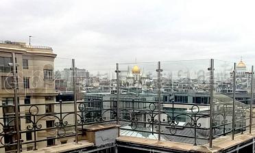 Ветрозащитное ограждение на стойках из нержавейки купить в Алматы